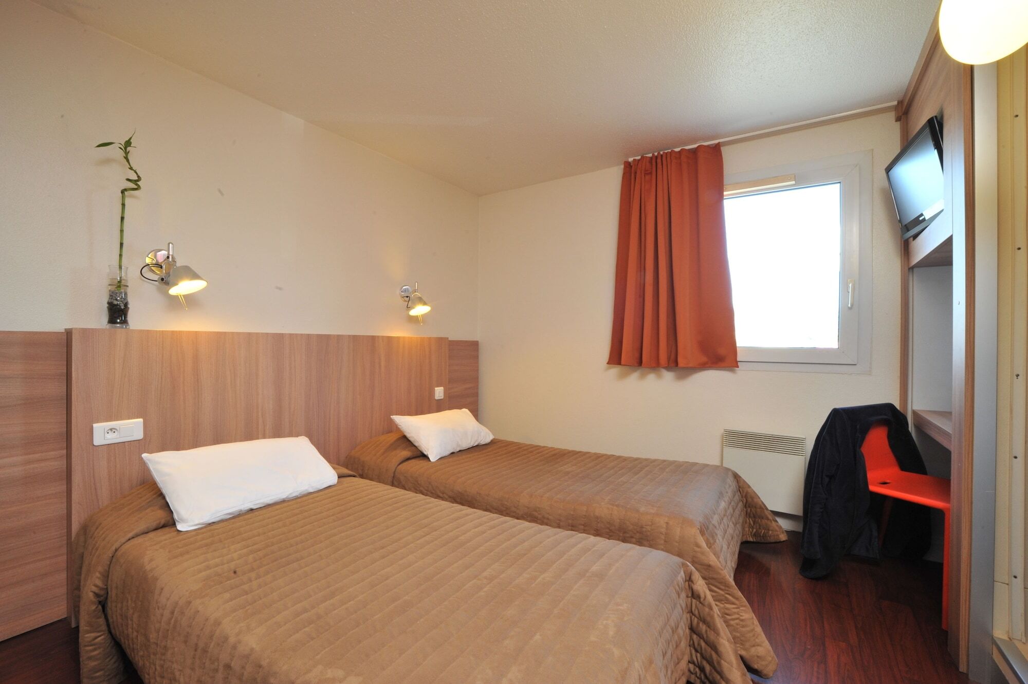Kyriad Direct Agen Castelculier Buitenkant foto